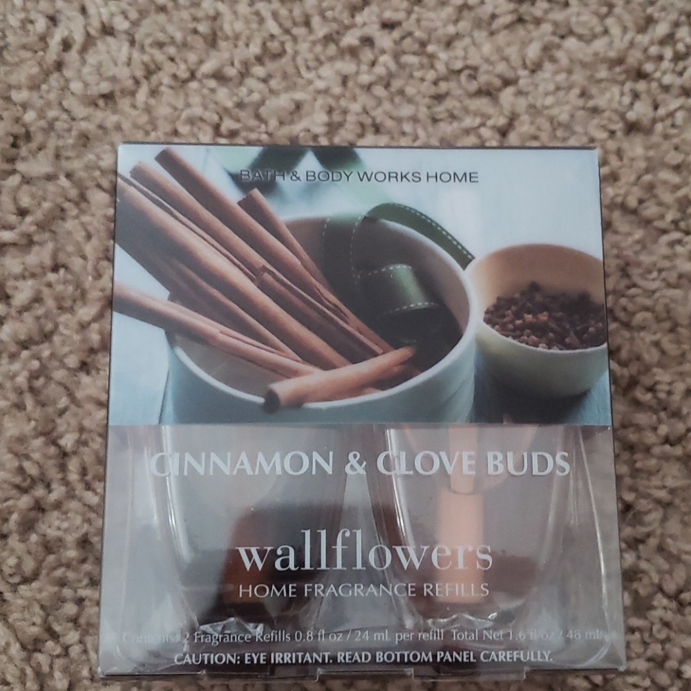 NWT Cinnamon with Clove Buds Wallflower Refills